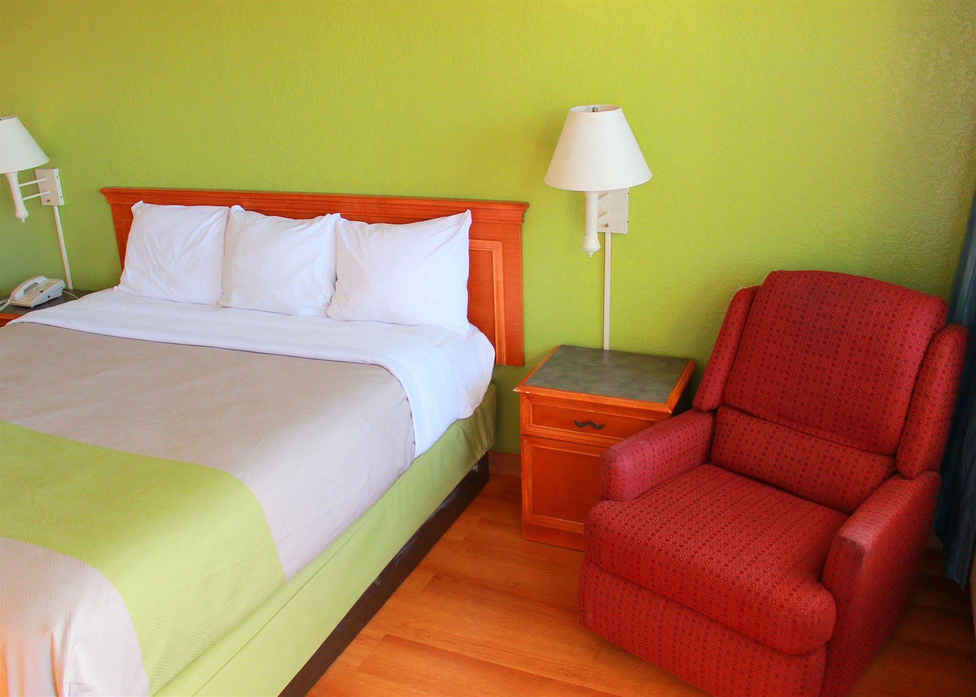 Baymont By Wyndham Tulsa Broken Arrow Motel Eksteriør billede